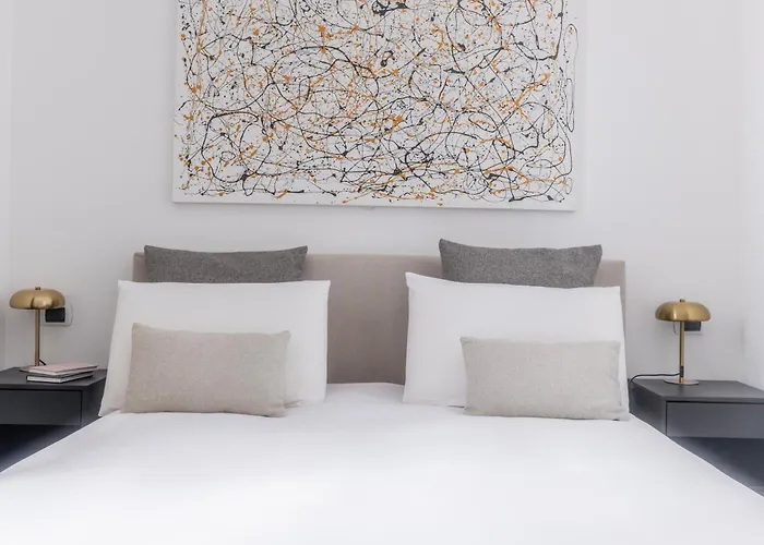 Apartment 23 , Rom